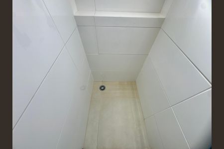 Banheiro de apartamento para alugar com 2 quartos, 58m² em Picanço, Guarulhos