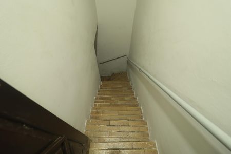 Escada de acesso de casa para alugar com 2 quartos, 80m² em Aclimação, São Paulo
