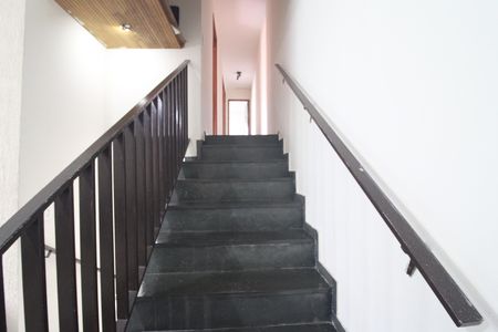 Escada para os quartos de casa à venda com 3 quartos, 115m² em Jardim Palmares (zona Sul), São Paulo