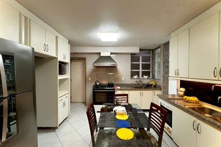 Apartamento para alugar com 268m², 3 quartos e 1 vaga