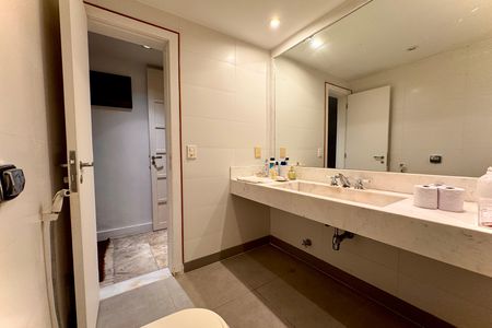 Apartamento para alugar com 268m², 3 quartos e 1 vaga