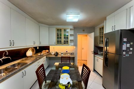 Apartamento para alugar com 268m², 3 quartos e 1 vaga