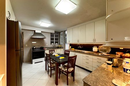 Apartamento para alugar com 268m², 3 quartos e 1 vaga