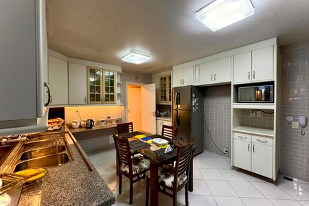 Apartamento para alugar com 268m², 3 quartos e 1 vaga
