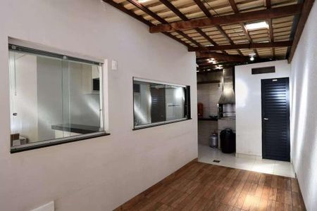 Casa à venda com 3 quartos, 217m² em Santa Efigênia, Belo Horizonte