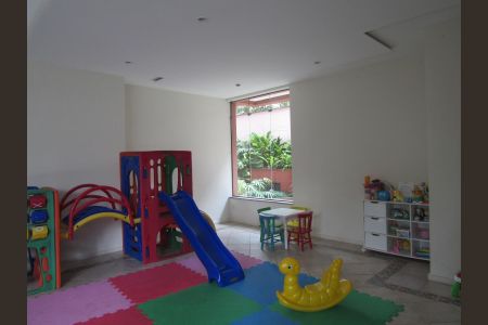 Apartamento à venda com 188m², 3 quartos e 3 vagas Apartamento à venda com 188m², 3 quartos e 3 vagasBRINQUEDOTECA