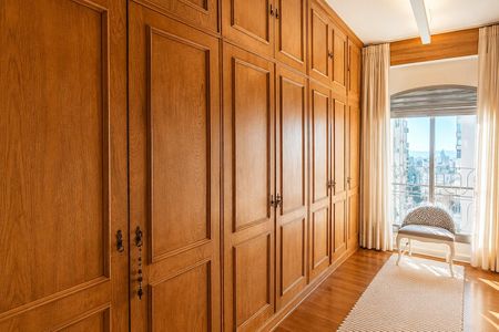 Apartamento à venda com 276m², 3 quartos e 2 vagas Apartamento à venda com 276m², 3 quartos e 2 vagasCloset