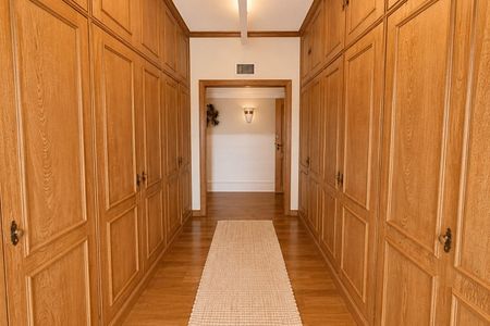 Apartamento à venda com 276m², 3 quartos e 2 vagas Apartamento à venda com 276m², 3 quartos e 2 vagasCloset