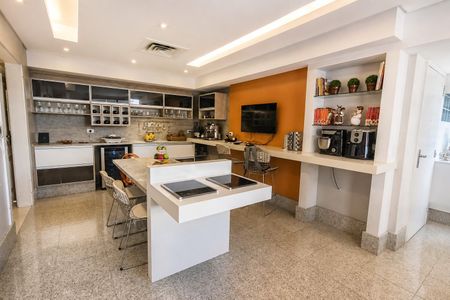 Apartamento à venda com 276m², 3 quartos e 2 vagas Apartamento à venda com 276m², 3 quartos e 2 vagasCozinha