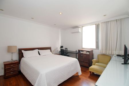 Apartamento para alugar com 200m², 3 quartos e 2 vagas Apartamento para alugar com 200m², 3 quartos e 2 vagasSuíte