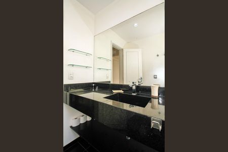 Apartamento para alugar com 200m², 3 quartos e 2 vagas Apartamento para alugar com 200m², 3 quartos e 2 vagasBanheiro Social