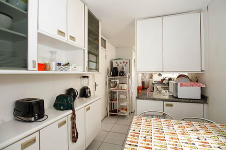 Apartamento para alugar com 200m², 3 quartos e 2 vagas Apartamento para alugar com 200m², 3 quartos e 2 vagasCozinha