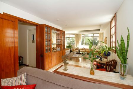 Apartamento para alugar com 200m², 3 quartos e 2 vagas Apartamento para alugar com 200m², 3 quartos e 2 vagasHall de Entrada