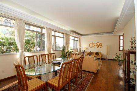 Apartamento para alugar com 200m², 3 quartos e 2 vagas Apartamento para alugar com 200m², 3 quartos e 2 vagasSala de Estar e Jantar