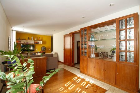 Apartamento para alugar com 200m², 3 quartos e 2 vagas Apartamento para alugar com 200m², 3 quartos e 2 vagasHall de Entrada