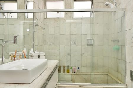 Banheiro Social de apartamento à venda com 3 quartos, 100m² em Santo Antônio, Belo Horizonte