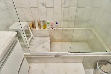 Banheiro Social de apartamento à venda com 3 quartos, 100m² em Santo Antônio, Belo Horizonte