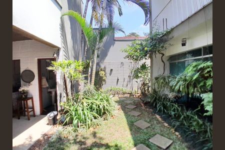Casa à venda com 4 quartos, 450m² em Vila Mariana, São Paulo