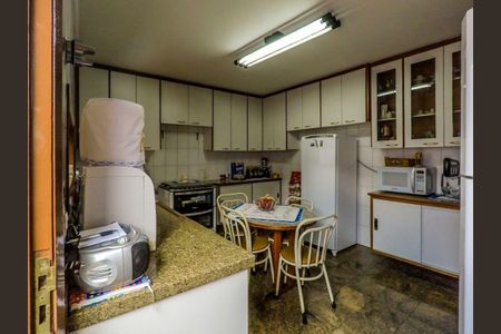 Casa à venda com 4 quartos, 303m² em Bosque da Saúde, São Paulo