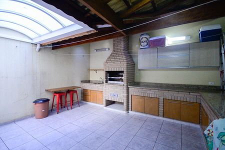 Casa à venda com 3 quartos, 175m² em Vila Brasilina, São Paulo