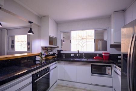Casa à venda com 3 quartos, 175m² em Vila Brasilina, São Paulo