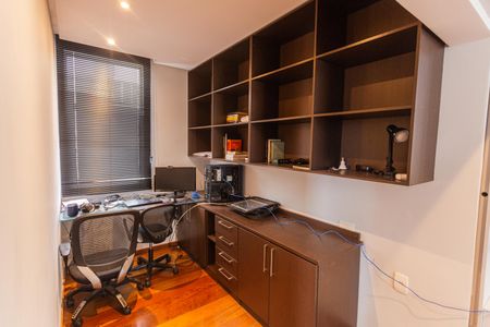 Apartamento para alugar com 80m², 2 quartos e 2 vagas Apartamento para alugar com 80m², 2 quartos e 2 vagasEscritório