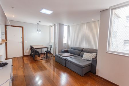 Sala de apartamento para alugar com 2 quartos, 80m² em São Pedro, Belo Horizonte