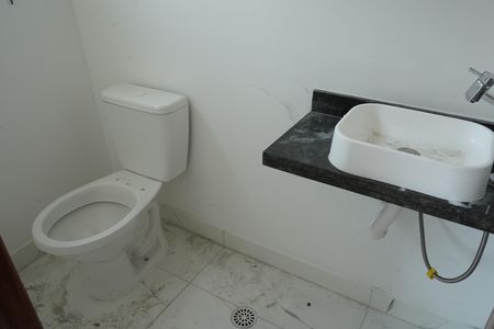 Casa de condomínio à venda com 130m², 3 quartos e 2 vagasLavabo