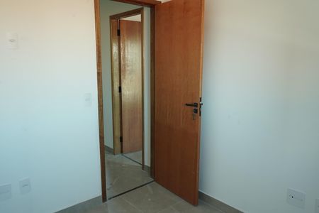 Casa de condomínio à venda com 130m², 3 quartos e 2 vagassuite