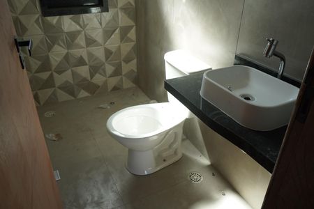Casa de condomínio à venda com 130m², 3 quartos e 2 vagasBanheiro da Suíte