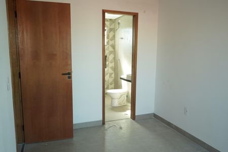 Casa de condomínio à venda com 130m², 3 quartos e 2 vagassuite