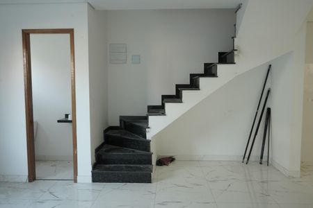 Casa de condomínio à venda com 130m², 3 quartos e 2 vagasSala