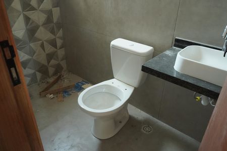 Casa de condomínio à venda com 130m², 3 quartos e 2 vagasBanheiro da Suíte