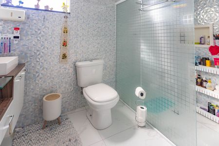 Casa à venda com 418m², 3 quartos e 2 vagas Casa à venda com 418m², 3 quartos e 2 vagasBanheiro da suíte