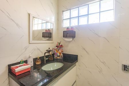 Casa à venda com 418m², 3 quartos e 2 vagas Casa à venda com 418m², 3 quartos e 2 vagasBanheiro social