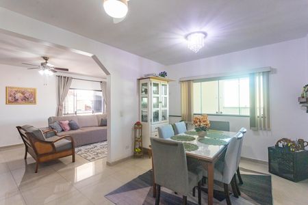 Casa à venda com 418m², 3 quartos e 2 vagas Casa à venda com 418m², 3 quartos e 2 vagasSala de jantar