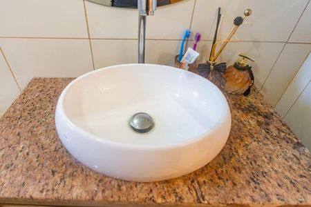 Casa à venda com 418m², 3 quartos e 2 vagas Casa à venda com 418m², 3 quartos e 2 vagasCasa 2 - banheiro