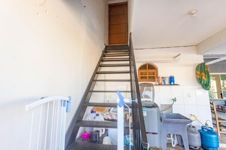 Casa à venda com 418m², 3 quartos e 2 vagas Casa à venda com 418m², 3 quartos e 2 vagasEscada para casa 2
