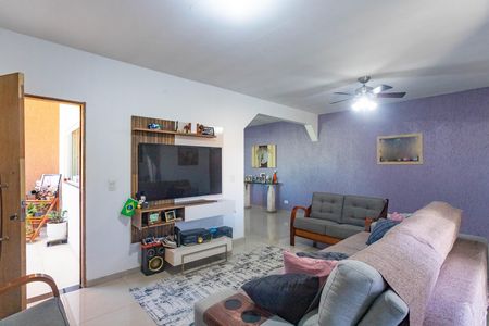 Casa à venda com 418m², 3 quartos e 2 vagas Casa à venda com 418m², 3 quartos e 2 vagasSala