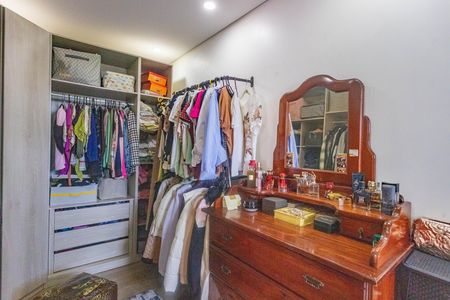 Casa à venda com 418m², 3 quartos e 2 vagas Casa à venda com 418m², 3 quartos e 2 vagasCloset da suíte