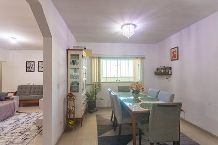Casa à venda com 418m², 3 quartos e 2 vagas Casa à venda com 418m², 3 quartos e 2 vagasSala de jantar