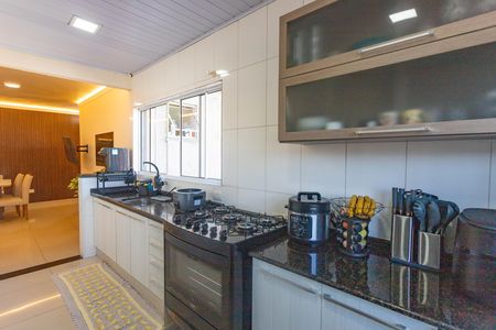 Casa à venda com 418m², 3 quartos e 2 vagas Casa à venda com 418m², 3 quartos e 2 vagasCasa 2 - cozinha