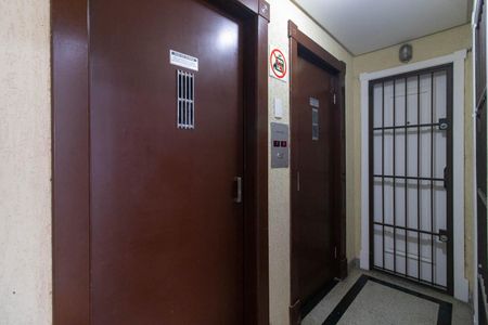Elevador de apartamento para alugar com 2 quartos, 75m² em Santana, Porto Alegre