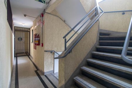 Escada de apartamento para alugar com 2 quartos, 75m² em Santana, Porto Alegre