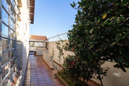 Casa para alugar com 371m², 4 quartos e 4 vagasCorredor externo