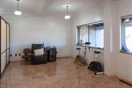 Casa para alugar com 371m², 4 quartos e 4 vagasSala