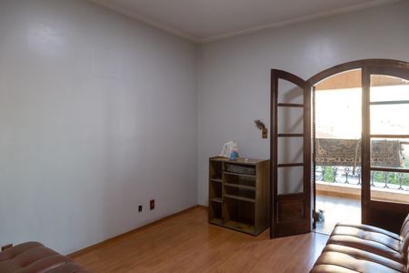Casa para alugar com 371m², 4 quartos e 4 vagassala 2