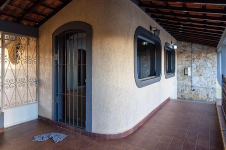 Casa para alugar com 371m², 4 quartos e 4 vagasEntrada 