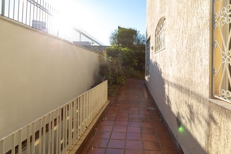 Casa para alugar com 371m², 4 quartos e 4 vagasCorredor externo