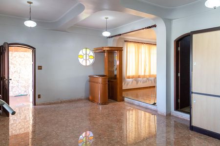 Casa para alugar com 4 quartos, 371m² em Vila Rosalia, Guarulhos